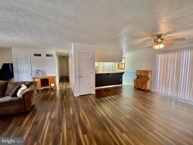 Building Photo - 325 Overlook Dr