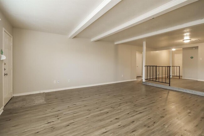 Building Photo - 15819 Pinwood Dr