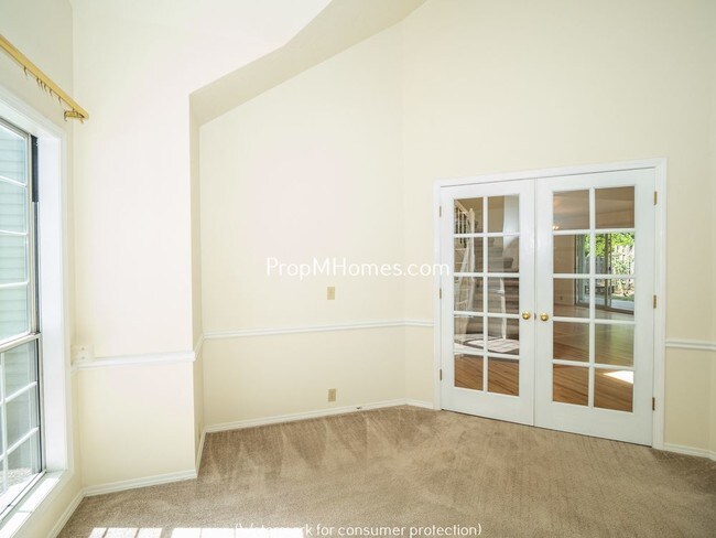 Foto del edificio - 13702 Regency Ct