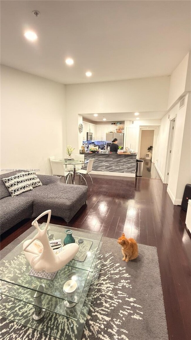 Foto del edificio - 4500 NW 107th Ave