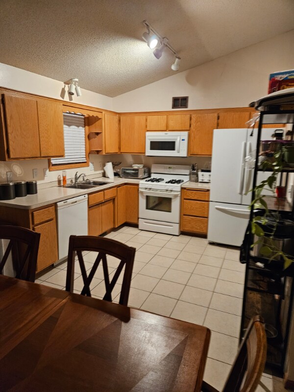 Foto del edificio - 9423 Alamo Ct NE