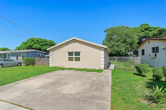 Photo - 1340 W 35th St House