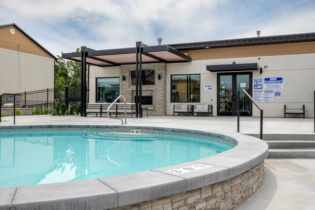 Piscina y sala de estar - Carrington Square