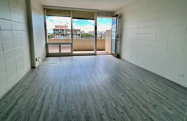 Building Photo - Renovated, 1 Bedroom / 1 Bath convenient l...