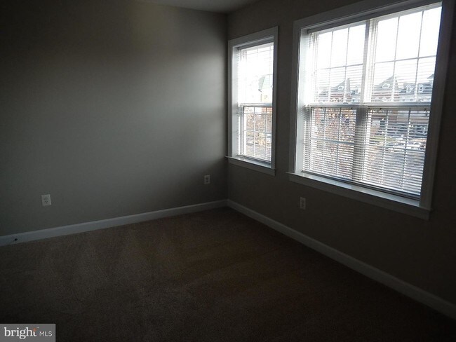 Foto del edificio - 401 King Farm Blvd
