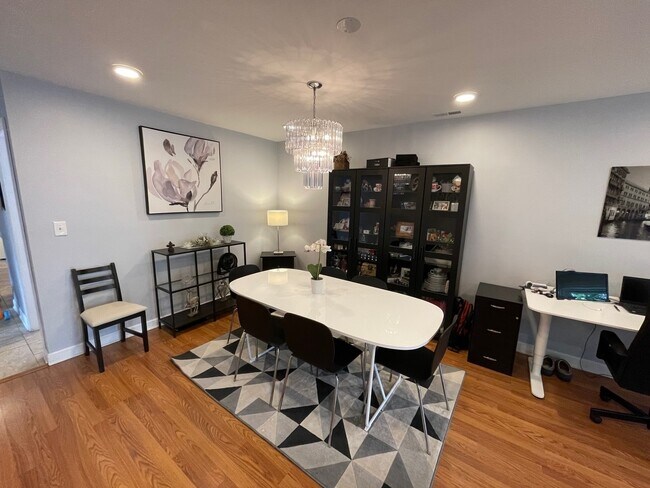 Foto del edificio - 5742 W 24th St