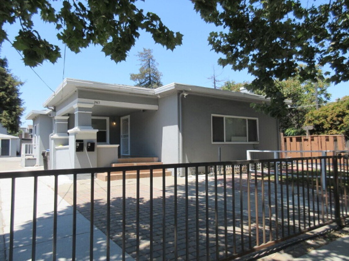 Foto principal - 4 units- 265 S 11th street