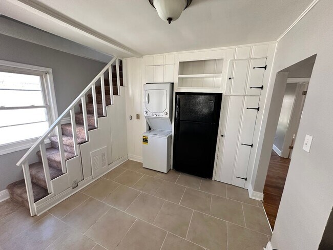 Foto del edificio - COMING SOON! Nice 2 BR House with Bonus Loft Room! Off-Street Parking, Small Pets Ok!