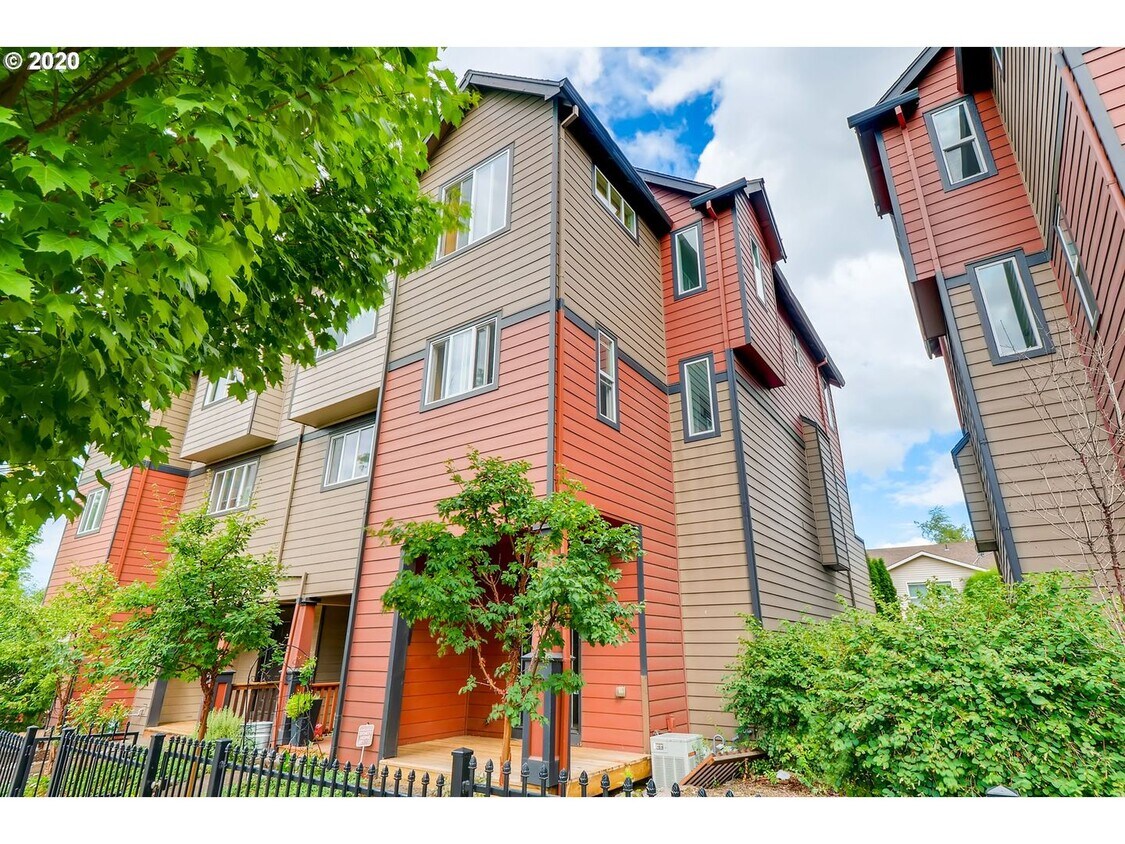 Fantastic Woodlawn Neighborhood Townhouse House Rental in Portland