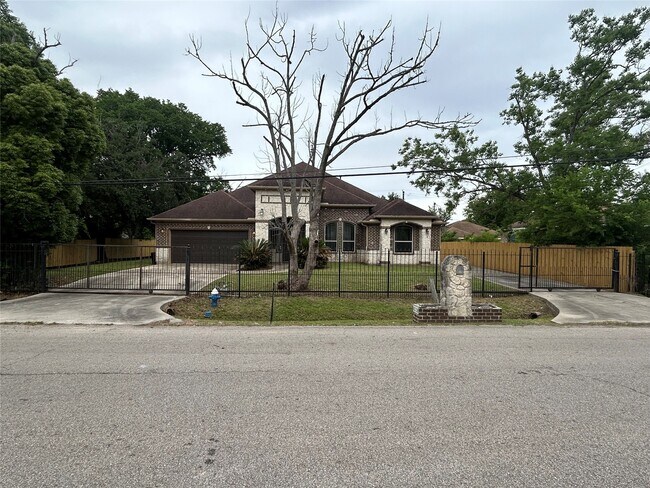Foto del edificio - 6118 Grapevine St
