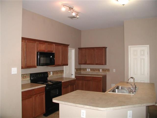 Building Photo - 909 Starling Ln