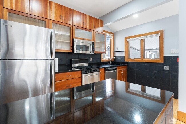 Foto del edificio - 92 Isabelle St