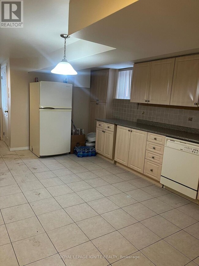 Photo du bâtiment - 6 Kingsdown Dr