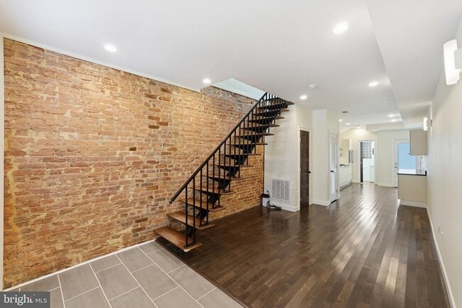Building Photo - 1515 Independence Ave SW