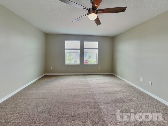 Building Photo - 12930 Oak Hill Way