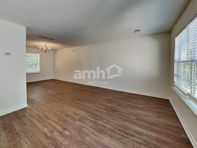 Building Photo - 505 Kingsman Ln