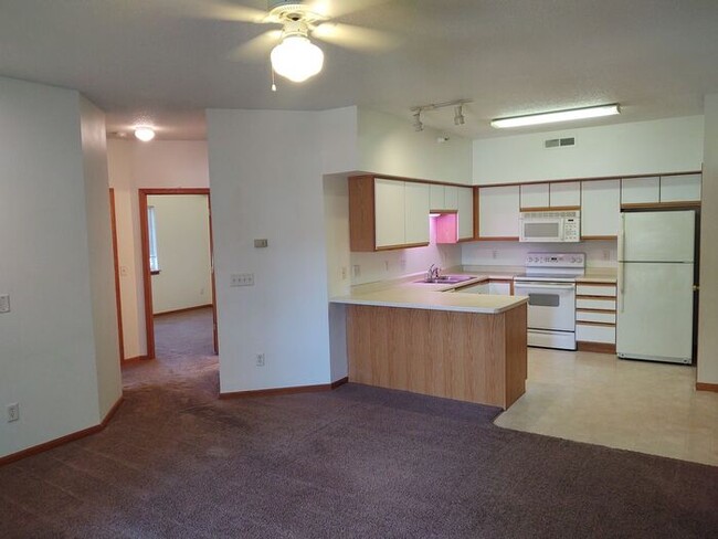 Building Photo - $1,195 | 2 Bedroom, 1 Bathroom Condo | No ...