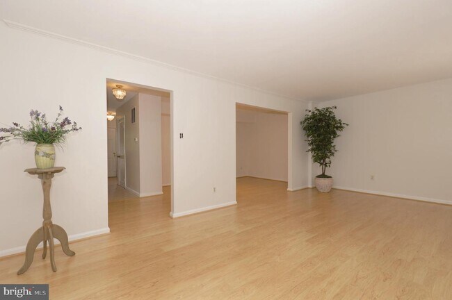 Building Photo - 8142 Larkin Ln