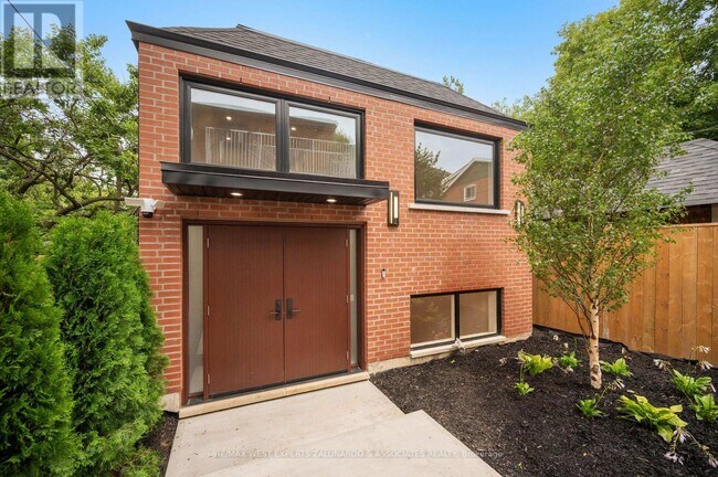 Building Photo - 412 Glenholme Ave