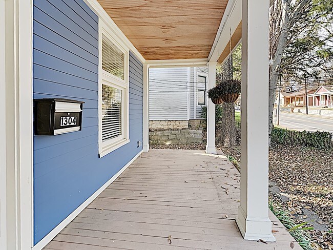 Building Photo - Charming East Nashville Bungalow