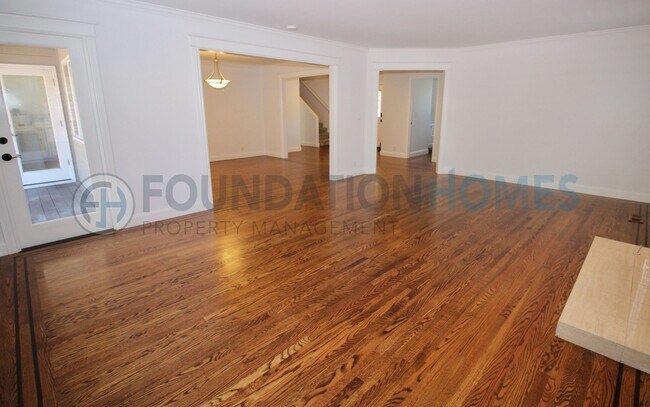 Building Photo - Spacious 5BR Novato Home at End of Private Drive!  A/C!  Solar!  FOUNDATION