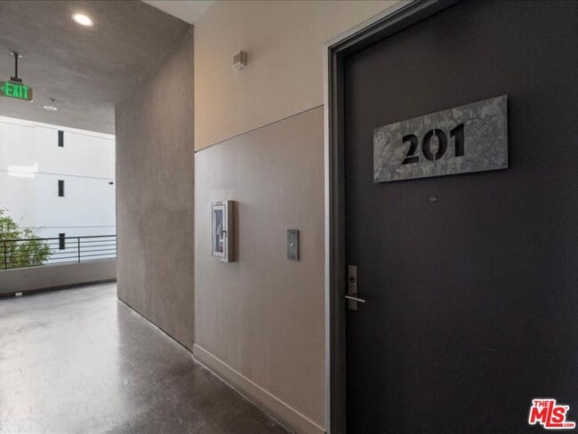 Building Photo - 13320 Beach Ave