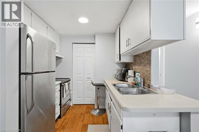 Building Photo - 30 Bridge St W