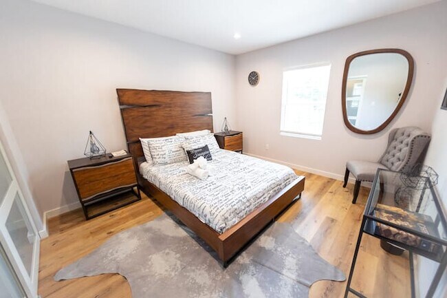 Foto del edificio - 6217 Carpenter Ave