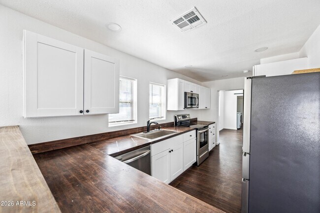 Foto del edificio - 330 N 15th St