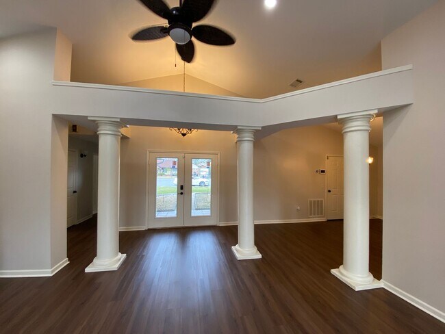 Building Photo - 1701 Sutherland Rd