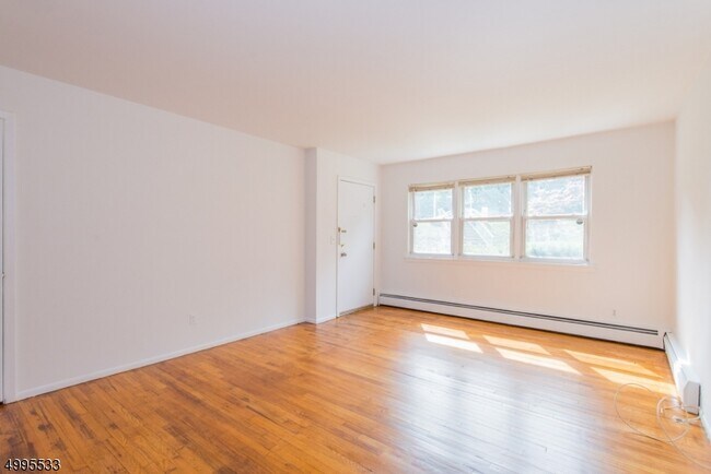 Building Photo - 325 Grantwood Blvd