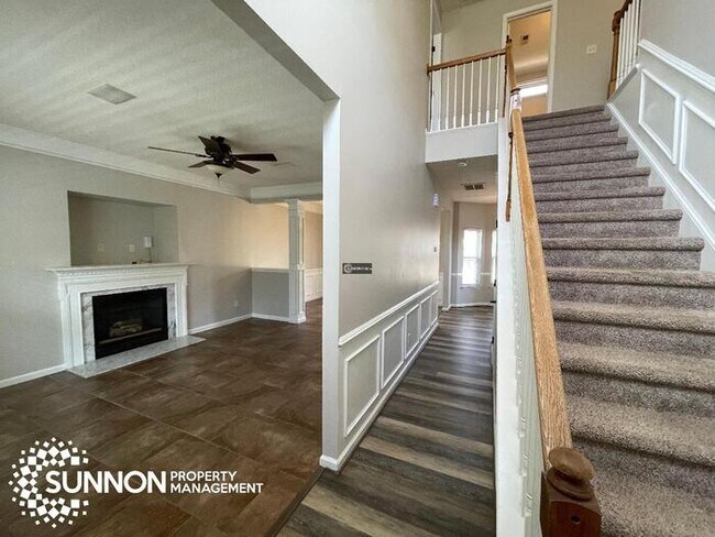 Building Photo - 3 Bed 2.5 Bath in University