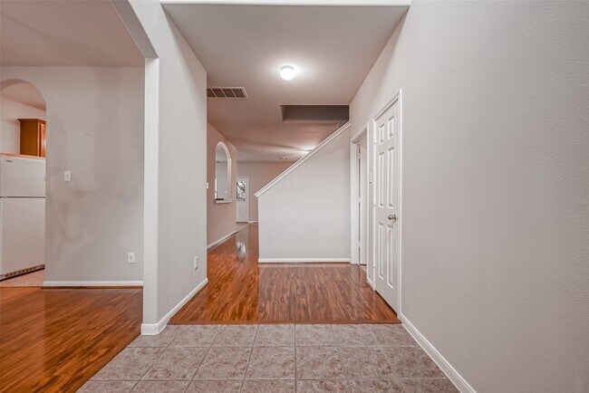 Foto del edificio - 1210 Gibbons Ct