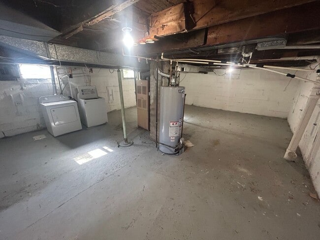 Building Photo - Refreshed and beautiful 3 bedroom single family home!