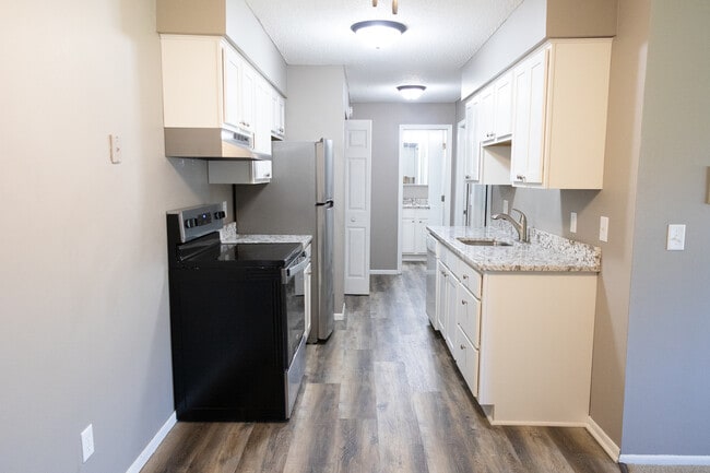2BA/1BA - 715SF - Kitchen - Centennial & Heritage Apartments