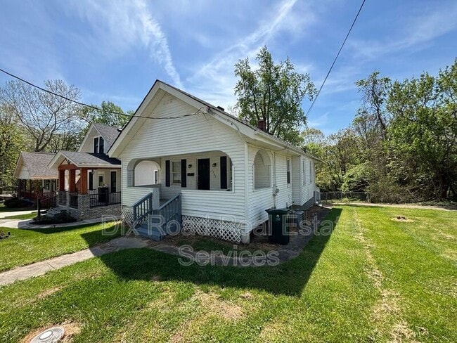 Building Photo - 3701 Iona Ave