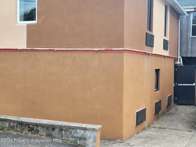 Building Photo - 98 Bridge St