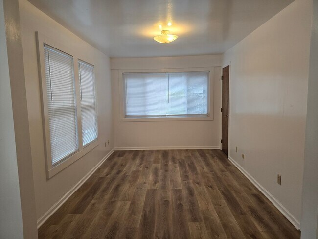 Foto del edificio - 1384 Pondview Ave