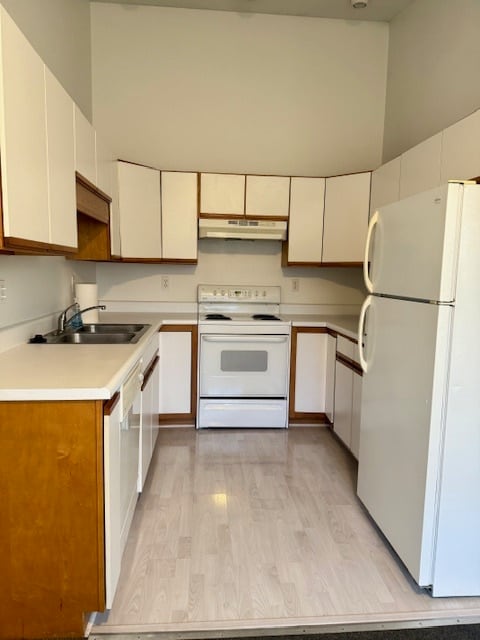 Building Photo - 834 Ellis Ave