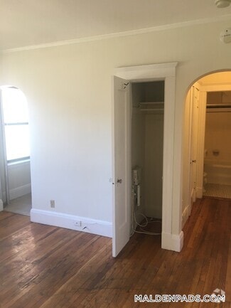 Building Photo - 349 Pleasant St