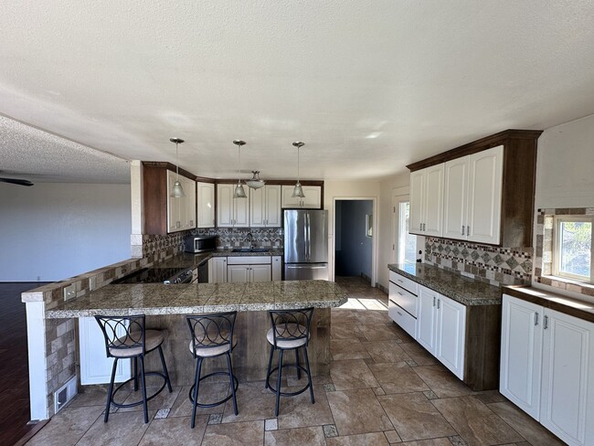 Foto del edificio - 3BR/4BA Home on 5 Acres – $2,600/Month – A...