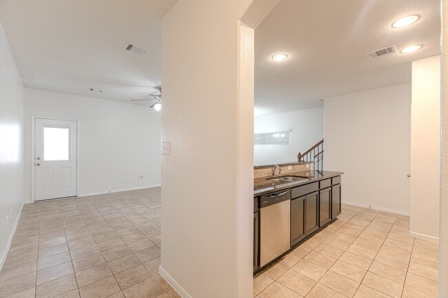 Building Photo - 13527 Vista De Oro St