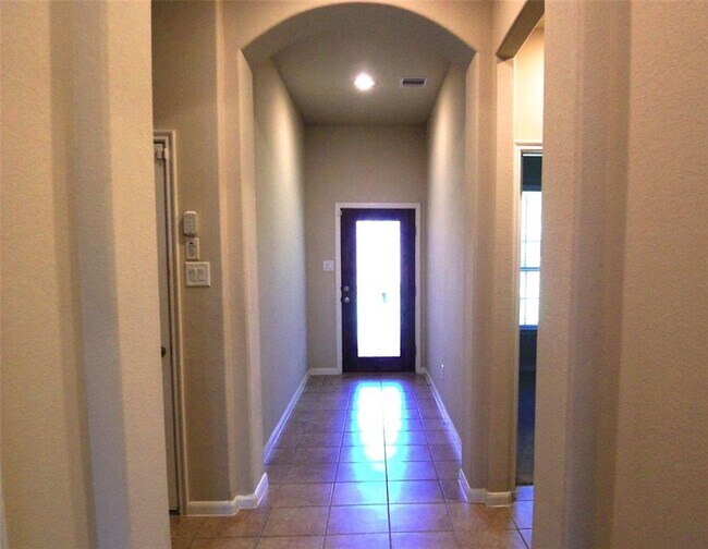 Foto del edificio - You must see this Stunning 2 story Townhou...