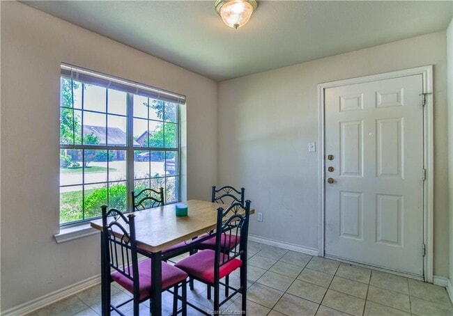 Building Photo - 921 Sun Meadow Ct