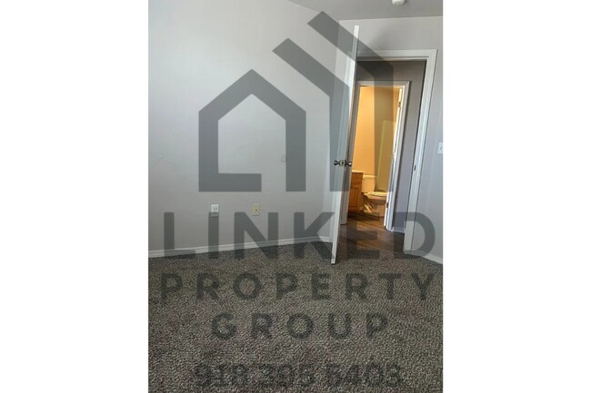 Foto del edificio - 1718 E 67th Pl