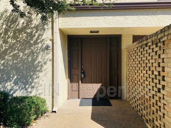 Foto del edificio - 7123 Thrush View Ln