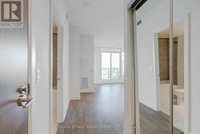 Photo du bâtiment - 1926 Lake Shore Blvd W