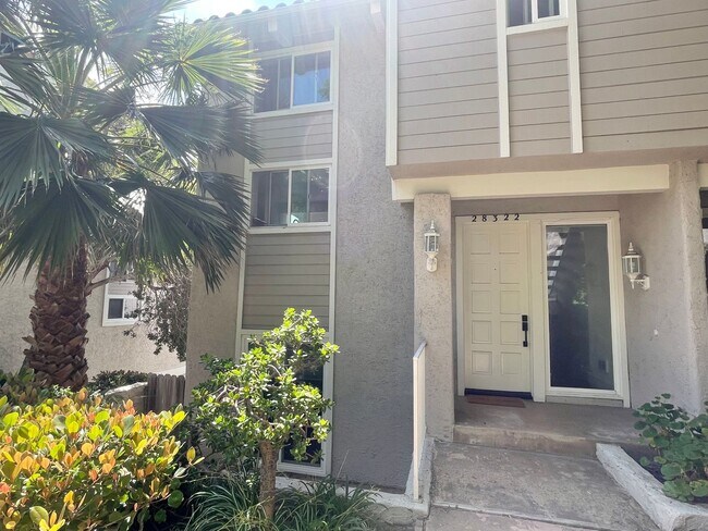 Foto del edificio - Stunning light and bright 3b/3b Malibu townhome with Pacific Ocean Views