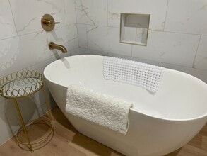 Building Photo - 1409 Quincy Ave