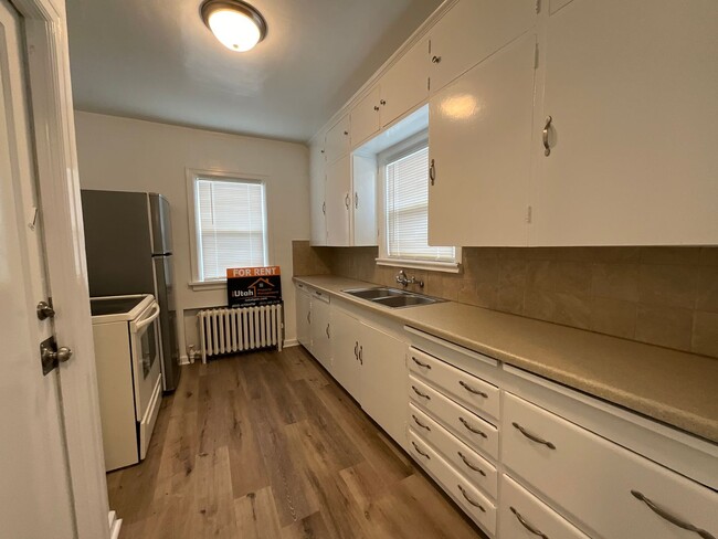 Building Photo - 30 N 200 W